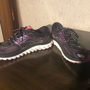 Women’s running shoes